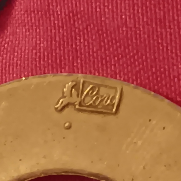 Vintage Coro Pegasus Crown Pendant - Picture 4 of 9